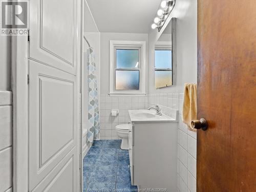 2468 Norman Road, Windsor, ON - Indoor Photo Showing Bathroom