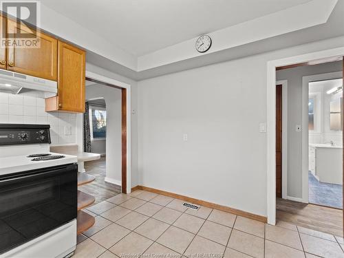 2468 Norman Road, Windsor, ON - Indoor Photo Showing Kitchen