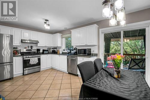 1041 Bellagio Drive, Windsor, ON - Indoor Photo Showing Kitchen