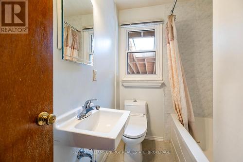 209 Chadburn Street, Oshawa (Central), ON - Indoor Photo Showing Bathroom