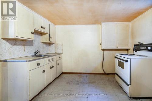 209 Chadburn Street, Oshawa (Central), ON - Indoor Photo Showing Kitchen