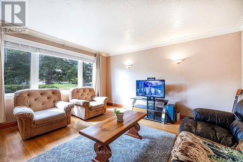 209 Chadburn Street, Oshawa (Central), ON - Indoor Photo Showing Living Room