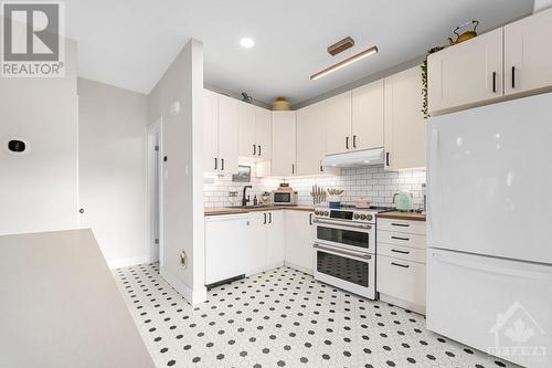 44 Putman Avenue, Ottawa, ON - Indoor Photo Showing Kitchen With Upgraded Kitchen