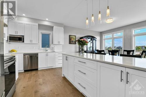 844 Snowdrop Crescent, Ottawa, ON - Indoor Photo Showing Kitchen With Upgraded Kitchen