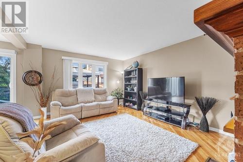 6457 Beausejour Drive, Ottawa, ON - Indoor Photo Showing Living Room