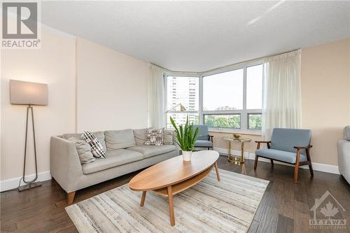 1500 Riverside Drive Unit#705, Ottawa, ON - Indoor Photo Showing Living Room