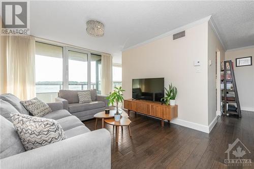 1500 Riverside Drive Unit#705, Ottawa, ON - Indoor Photo Showing Living Room