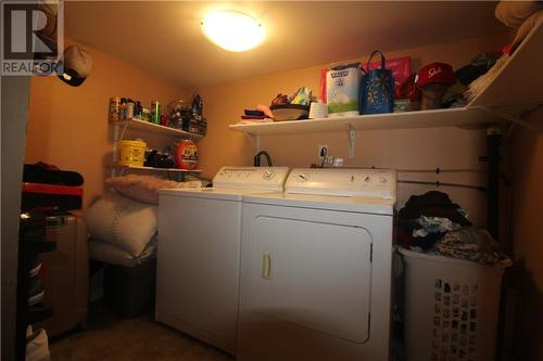 122 Southern Avenue, Timmins, ON - Indoor Photo Showing Laundry Room