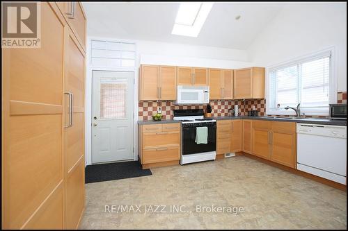 251 Troy Street, Mississauga (Mineola), ON - Indoor Photo Showing Kitchen