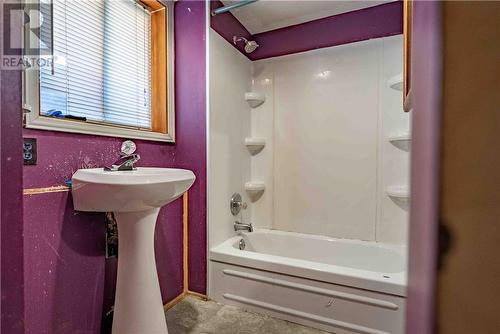 23 Montcalm Street, Greater Sudbury, ON - Indoor Photo Showing Bathroom