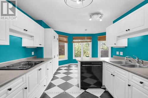 17 - 70 Sunnyside Drive, London, ON - Indoor Photo Showing Kitchen With Double Sink