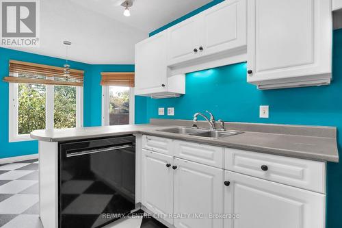 17 - 70 Sunnyside Drive, London, ON - Indoor Photo Showing Kitchen With Double Sink