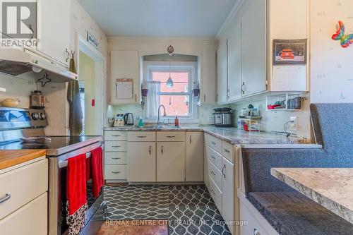 33 Turner Avenue, Kitchener, ON - Indoor Photo Showing Kitchen