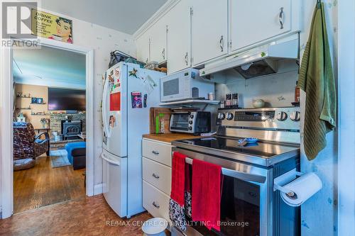 33 Turner Avenue, Kitchener, ON - Indoor Photo Showing Kitchen