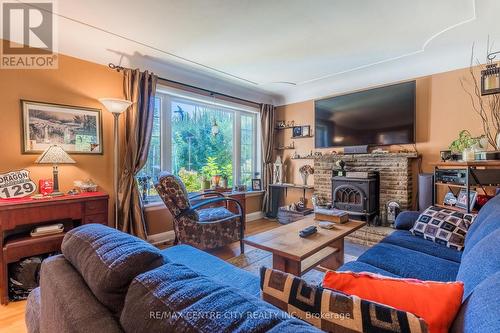 33 Turner Avenue, Kitchener, ON - Indoor Photo Showing Living Room With Fireplace