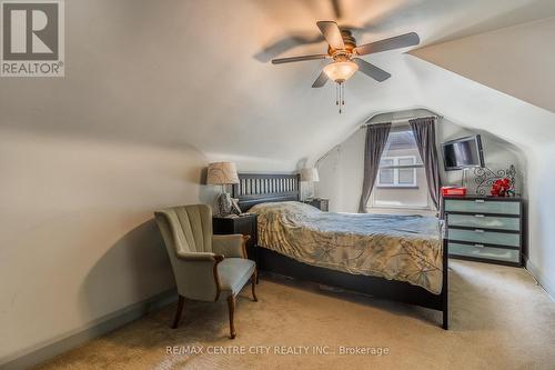 33 Turner Avenue, Kitchener, ON - Indoor Photo Showing Bedroom