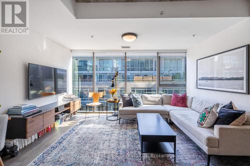 633 - 629 King Street W, Toronto, ON - Indoor Photo Showing Living Room