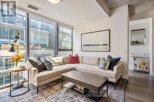 633 - 629 King Street W, Toronto, ON - Indoor Photo Showing Living Room