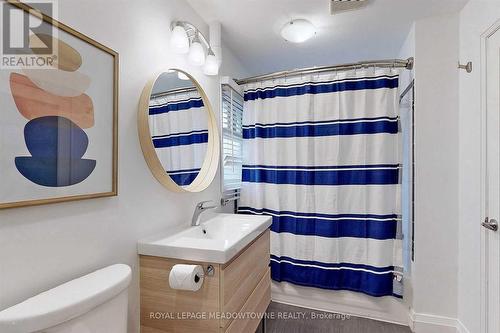 564 Pharmacy Avenue, Toronto (Clairlea-Birchmount), ON - Indoor Photo Showing Bathroom