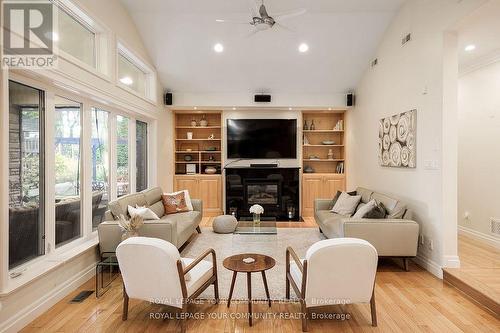 406 The Kingsway, Toronto, ON - Indoor Photo Showing Living Room