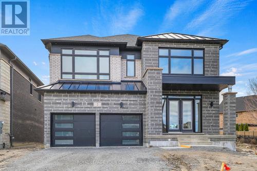 2 Bunn Court, Aurora, ON 