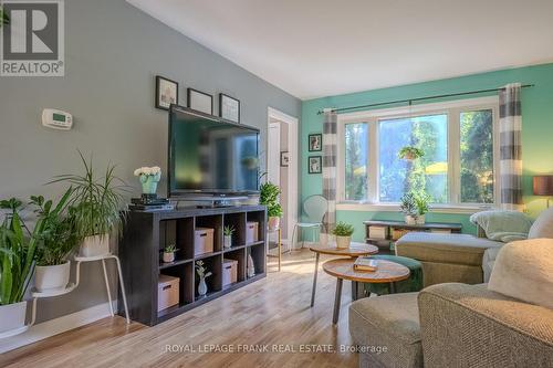 24 Maryknoll Avenue, Kawartha Lakes (Lindsay), ON - Indoor Photo Showing Living Room