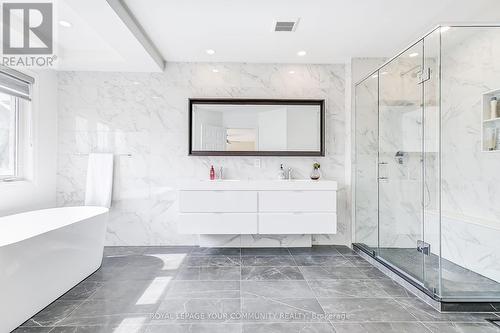 2378 North Ridge Trail, Oakville, ON - Indoor Photo Showing Bathroom