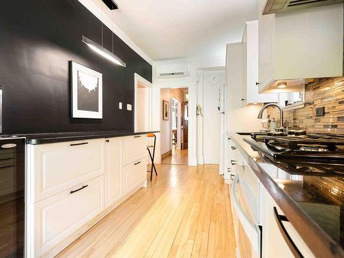 Kitchen - 4335 Av. Hingston, Montréal (Côte-Des-Neiges/Notre-Dame-De-Grâce), QC - Indoor Photo Showing Kitchen With Upgraded Kitchen