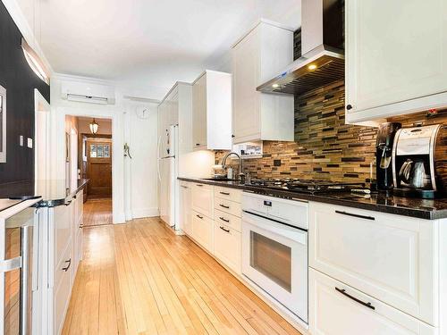 Kitchen - 4335 Av. Hingston, Montréal (Côte-Des-Neiges/Notre-Dame-De-Grâce), QC - Indoor Photo Showing Kitchen With Upgraded Kitchen