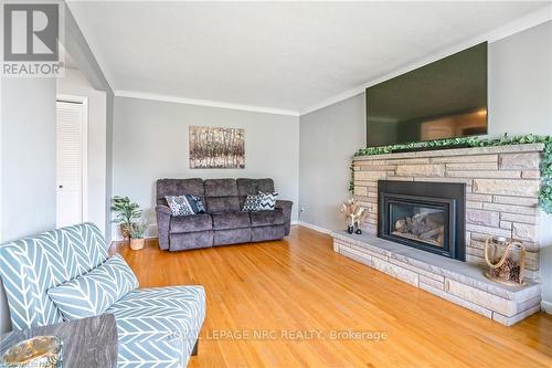 14 Oak Street, Welland, ON - Indoor Photo Showing Living Room With Fireplace