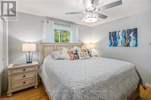 14 Oak Street, Welland, ON - Indoor Photo Showing Bedroom