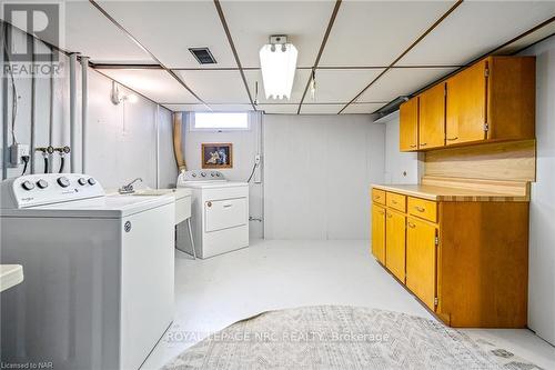 14 Oak Street, Welland, ON - Indoor Photo Showing Laundry Room