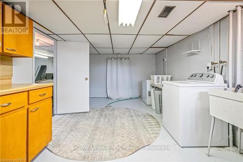 14 Oak Street, Welland, ON - Indoor Photo Showing Laundry Room