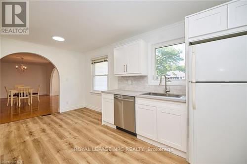 14 Woodelm Drive, St. Catharines, ON - Indoor Photo Showing Kitchen