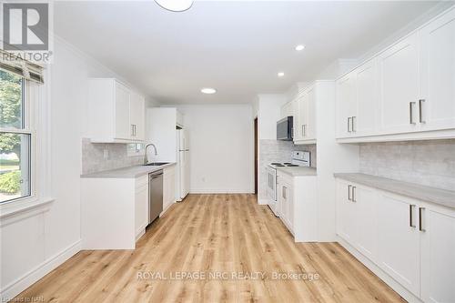 14 Woodelm Drive, St. Catharines, ON - Indoor Photo Showing Kitchen