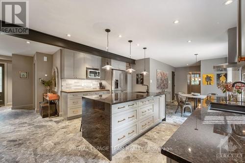 4794 Massey Lane, Ottawa, ON - Indoor Photo Showing Kitchen With Upgraded Kitchen