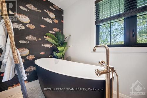 4794 Massey Lane, Ottawa, ON - Indoor Photo Showing Bathroom