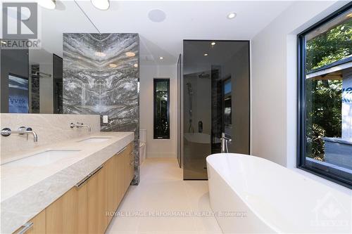 304 Selby Avenue, Ottawa, ON - Indoor Photo Showing Bathroom