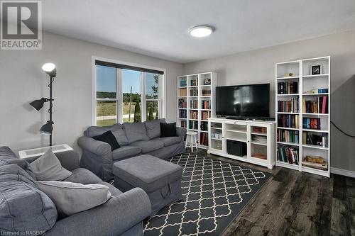 21388 Grey Rd 16, Chatsworth (Twp), ON - Indoor Photo Showing Living Room