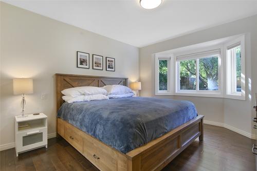 5136 Lark Street, Kelowna, BC - Indoor Photo Showing Bedroom