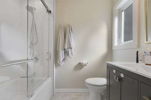 5136 Lark Street, Kelowna, BC - Indoor Photo Showing Bathroom