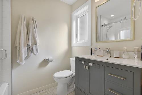 5136 Lark Street, Kelowna, BC - Indoor Photo Showing Bathroom