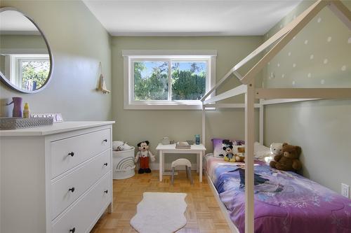 5136 Lark Street, Kelowna, BC - Indoor Photo Showing Bedroom