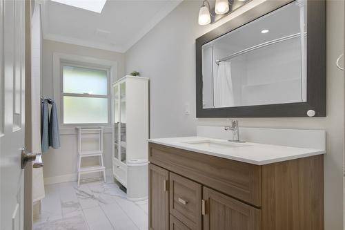 5136 Lark Street, Kelowna, BC - Indoor Photo Showing Bathroom