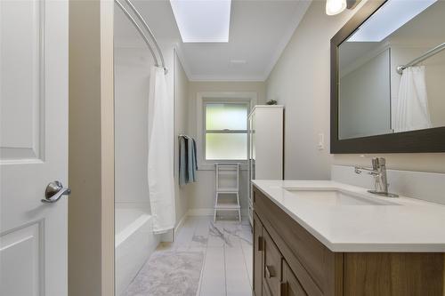 5136 Lark Street, Kelowna, BC - Indoor Photo Showing Bathroom