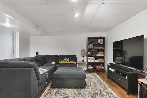 5136 Lark Street, Kelowna, BC - Indoor Photo Showing Living Room