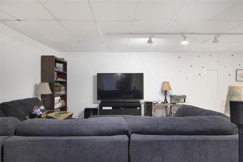 5136 Lark Street, Kelowna, BC - Indoor Photo Showing Living Room