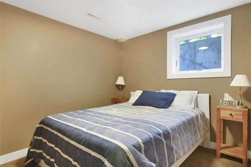 5136 Lark Street, Kelowna, BC - Indoor Photo Showing Bedroom