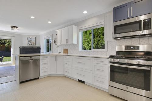 5136 Lark Street, Kelowna, BC - Indoor Photo Showing Kitchen With Stainless Steel Kitchen With Upgraded Kitchen