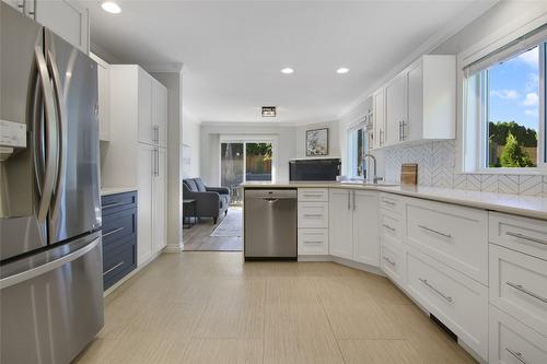 5136 Lark Street, Kelowna, BC - Indoor Photo Showing Kitchen With Stainless Steel Kitchen With Upgraded Kitchen